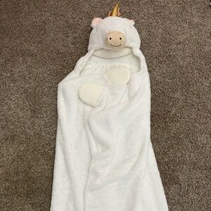 Hooded unicorn blanket